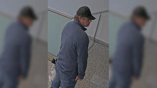 Die Polizei bitte Zeugen, die diesen Mann kennen, sich zu melden. 