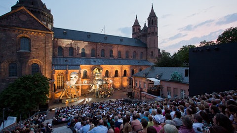 Die Nibelungen-Festspiele in Worms werden traditionell am Dom aufgeführt.