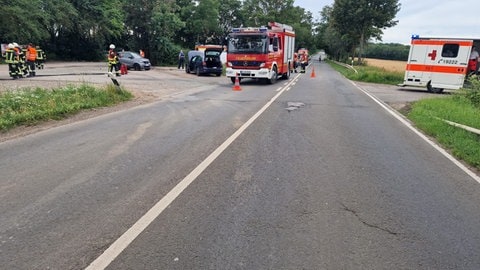 Nach dem tödlichen Motorradunfall musste die B420 bei Schornsheim voll gesperrt werden. 