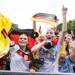 Viele sahen in Mainz die Spiele der Fußball-EM 2024 mit Freunden beim Public Viewing.(picture alliance)