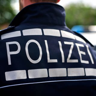 Bundespolizisten haben ein Kleinkind am Mainzer Hauptbahnhof aus einem überhitzten Auto befreit.