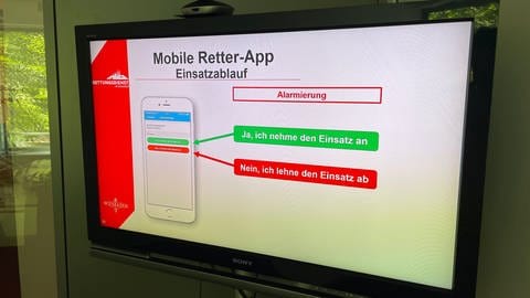 Auf einem Bildschirm ist die App der "Mobilen Retter" in Wiesbaden zu sehen.