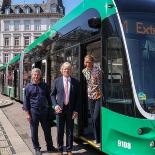 Die Wiesbadener Verkehrsgesellschaft testet megalangen E-Doppelgelenk-Bus. (ESWE)