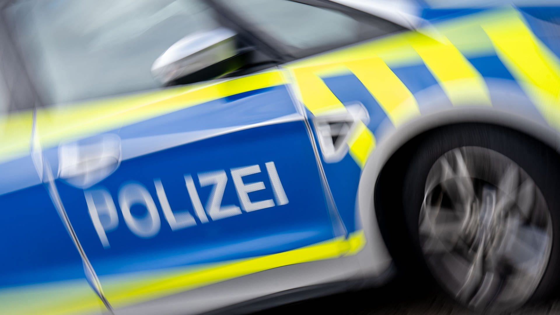 Mann prügelt in Eppelsheim mit Kieselstein-Socke auf Busfahrer ein