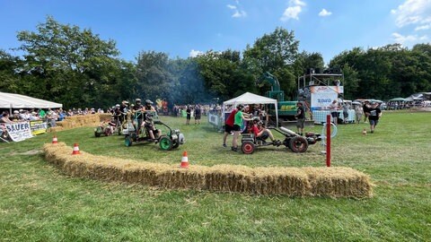 Beim Hako-Rennen in Dexheim steht vor allem die gute Laune im Vordergrund - und die bringen die Teams alle mit!