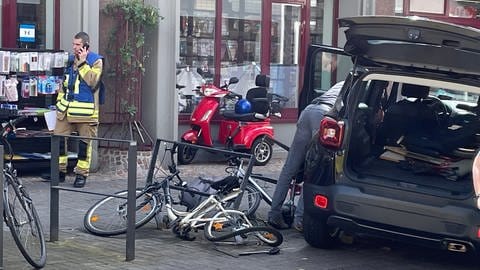 Eine 73-Jährige ist mit ihrem Auto in die Fußgängerzone von Bad Kreuznach gefahren und hat dabei einen Passanten schwer verletzt
