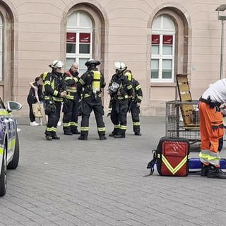 In einer Mainzer Tiefgarage sind fünf Menschen vermutlich durch Reizgas verletzt worden. 