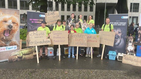 Die Politiker müsse endlich handeln, fordern die Mitarbeitende der Tierheime bei ihrer Protestkundgebung am Samstag. Vor allem der Internethandel mit Tieren müsse gesetzlich verboten werden. 