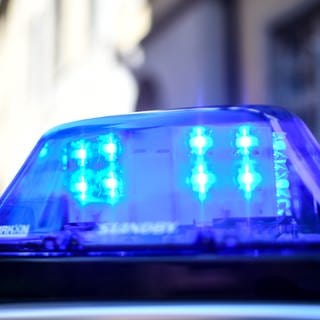 Ein Autofahrer ist in Bad Kreuznach von der Bremse abgerutscht und in einem leerstehenden Laden gefahren. 