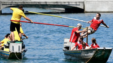 Mit Fischerstechen wird ein alter Fischerbrauch bezeichnet. Ziel ist es in der Regel, die Mitglieder der anderen Mannschaften mit Hilfe eines Speers von ihren Booten ins Wasser zu stoßen.