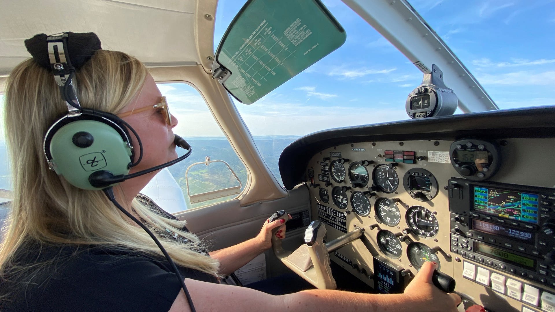 Mit dem Flugzeug Feuern rund um Mainz auf der Spur