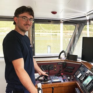 Mark Mauch macht bei der Binger Schifffahrtsgesellschaft Bingen-Rüdehsheimer eine Ausbildung zum Binnenschifffahrtskapitän.