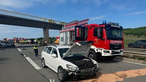 Insgesamt 35 Einsatzkräfte von Feuerwehren und Rettungsdiensten waren im Einsatz. 