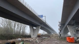 Die Vorlandbrücke in Mainz Mombach, während der Bauarbeiten im Januar 2023