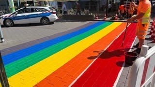 Mainz hat jetzt einen Regenbogen-Zebrastreifen