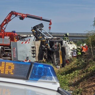 Ein umgekippter Lkw sorgte für massive Behinderungen auf der A60 am Mainspitzdreieck.