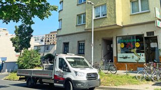 Ein Mehrfamilienhaus in der Wallaustraße in Mainz droht einszustürzen. Alle Bewohner mussten raus. Das hat das Bauamt der Stadt angeordnet.