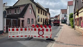 Drei Häuser mussten in Nackenheim geräumt werde. Auch die Straße wurde abgesperrt. 