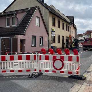 Drei Häuser mussten in Nackenheim geräumt werde. Auch die Straße wurde abgesperrt. 