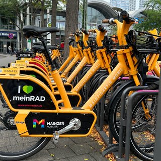 Leihfahrräder von Mainz Mobil am Hauptbahnhof - bald soll es auch E-Bikes geben