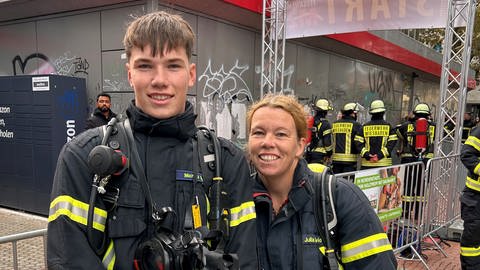 Julia und ihr Sohn Michi Dawid beim ersten Mainzer Towerrun auf die Bonifatiustürme