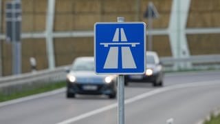 Die Hochzeitsgesellschaft hat die Autobahn 66 bei Wiesbaden-Erbenheim blockiert. 