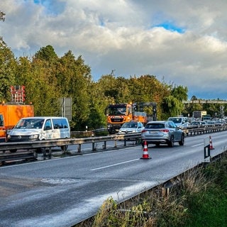 Die A60 ist in Höhe Mainz-Gonsenheim wegen Brückenschäden seit Tagen teilweise gesperrt.