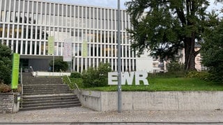 Das Dienstgebäude des Energieaanbieters EWR in Worms. Das Unternehmen will seine Probleme mit falschen Abrechnungen gelöst haben.