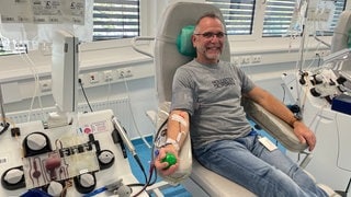 Stefan Schmidt ist seit 26 Jahren treuer Spender in der Transfusionszentrale in Mainz.