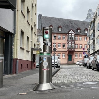 In der Liebfrauenstraße in Mainz stehen schon solche Poller.