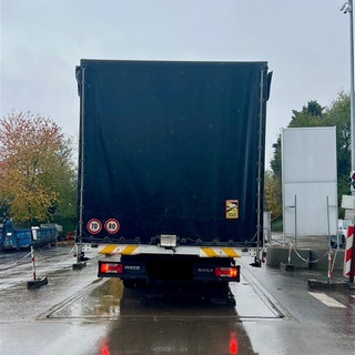 Auf der A63 bei Biebelnheim wurde ein Klein-Laster gestoppt, weil er viel zu viel zu überladen war.