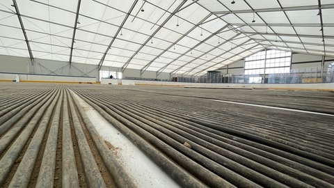 Die Kühlrohre schon für die Eisfläche für den Ice Dome, der Eishalle in Mainz-Hechtsheim. 