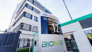 Der Corona-Impfstoffhersteller BioNTech hat das dritte Quartal 2023 mit einem Gewinn abgeschlossen. 