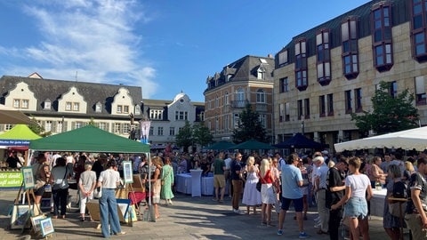 Im Sommer 2022 war richtig viel los auf dem Feierabendmarkt in Bad Kreuznach. Das Konzept war so erfolgreich, dass es 2023 wiederholt wird. 