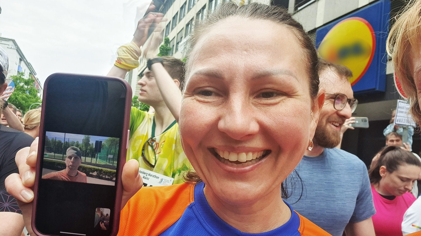 Natascha hatte ihren Mann Alexej in der Ukraine beim Countdown zum Gutenberg-Marathon in Mainz live zugeschaltet.