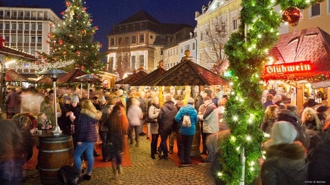 Eine Besonderheit der Wormser Weihnacht sind die vier Wechselbuden. Dort verkaufen Vereine, Institutionen und Privatleute an einzelnen oder mehreren Tagen ihre Erzeugnisse. 