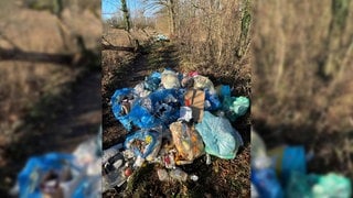 Umbekannte haben Tüten voller Müller in das Naturschutzgebieten zwischen Mainz-Finthen und Budenheim geschmissen.