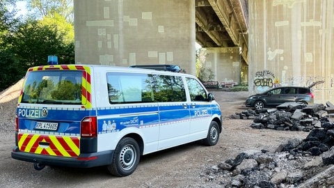 Der Fundort der verbrannten Frauenleiche war unter einer Brücke in Münster-Sarmsheim