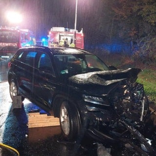 Auch das Auto des Unfallverursachers wurde bei dem schweren Unfall bei Frei-Laubersheim stark beschädigt.