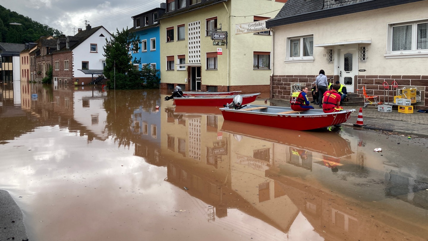 Nach Hochwasser 2021: Aufräumarbeiten In Region Trier Beginnen - SWR ...