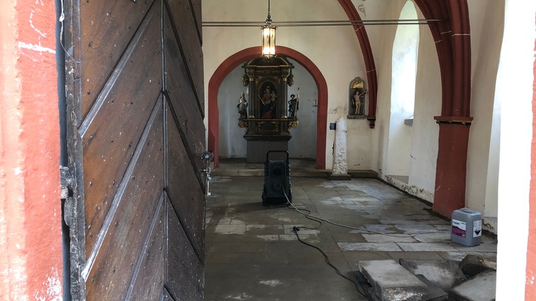 Die Kirche im Eifelort Minden wurde durch das Hochwasser völlig verwüstet