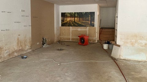 Friseur- und Kosmetiksalon durch Hochwasser zerstört