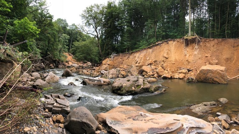 Dort wo das Becken der Prüm eng war, hat das Wasser seine volle Wucht entwickelt. Die Irreler Wasserfälle wurden von der Natur umgestaltet