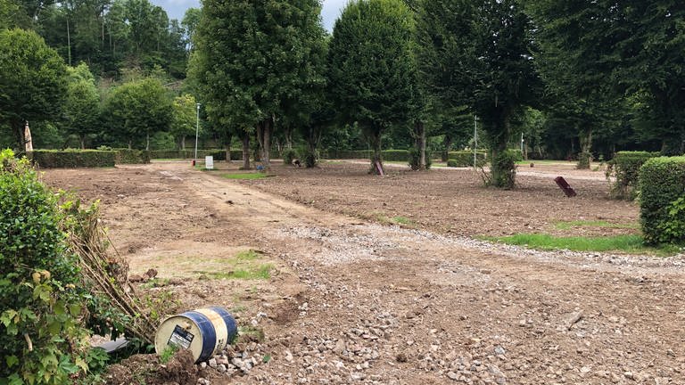 Der Campingplatz in Oberweis wurde mit schwerem Gerät von Müll und Schlamm befreit. Er ist bis auf unbestimmte Zeit geschlossen