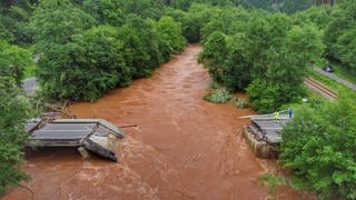 Die Brücke bei Speicher wurde durch das Hochwasser völlig zerstört