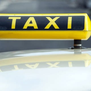 Taxifahrer in Trier rettet Frau vor Enkeltrickbetrügern (Symbolbild)