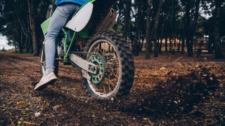 Motocrossfahrer sorgen für Ärger in den Wäldern in der Region Trier (Symbolbild).