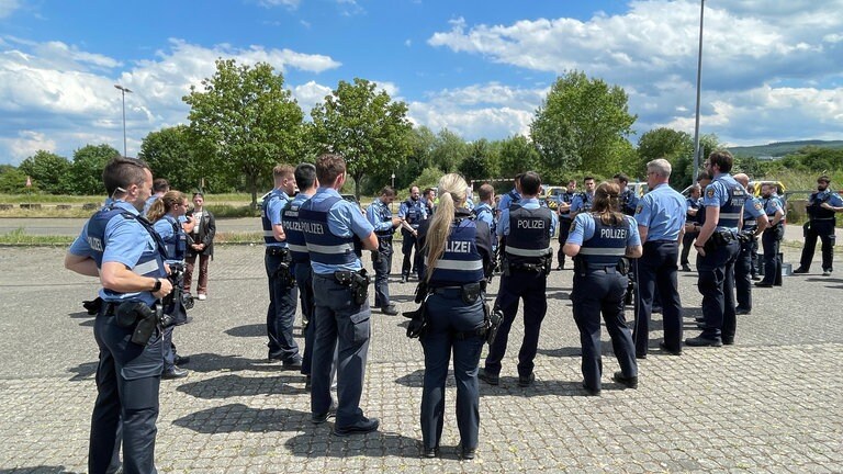 Weniger Bewerber Für Ausbildung Bei Der Polizei In RLP - SWR Aktuell