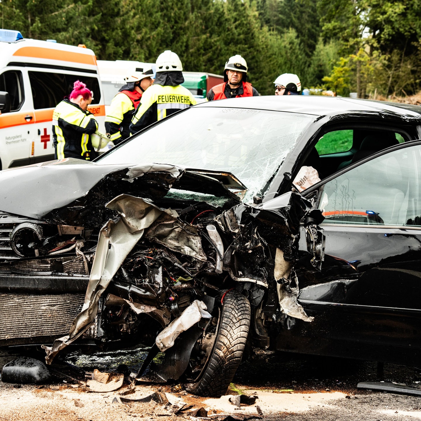 Autounfall Mit Drei Schwerverletzten Auf B422 Bei Allenbach - SWR Aktuell