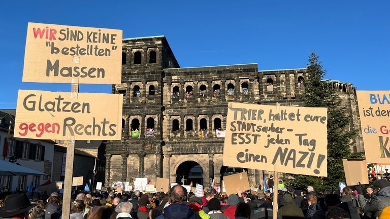 10.000 Menschen Demonstrieren In Trier Gegen Rechtsextremismus - SWR ...